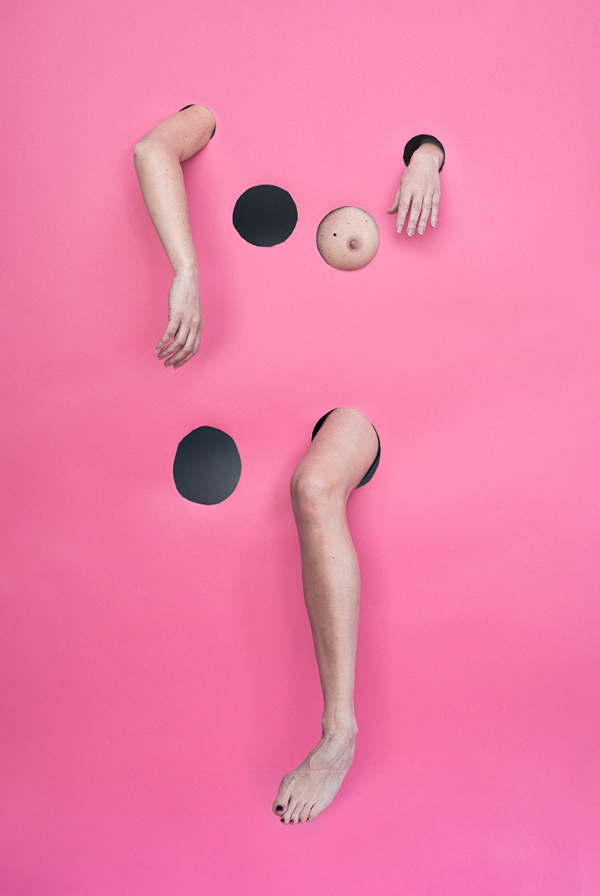 fine art foto van een lichaam dat niet helemaal zichtbaar is