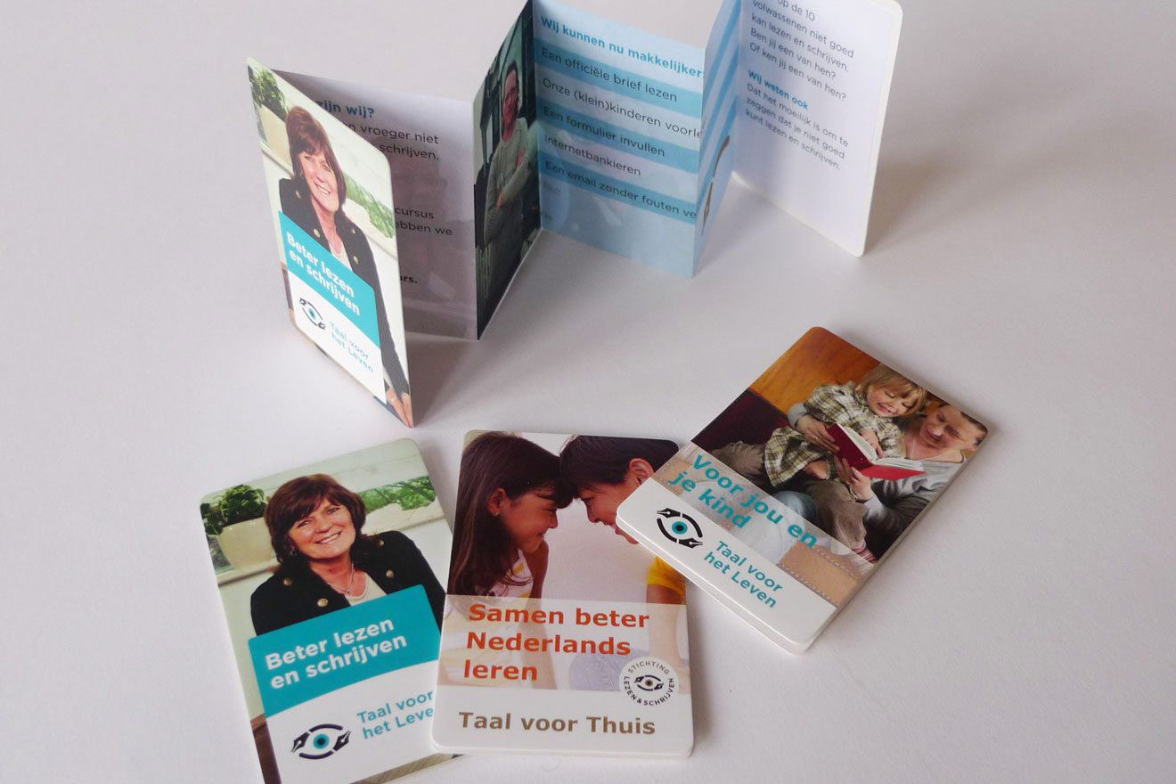 folders, flyers, kaartjes en posters in de huisstijl van Stichting Lezen en Schrijven